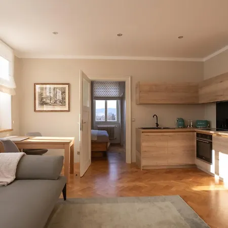 Husova 87 Rosewood * Λίμπερεκ